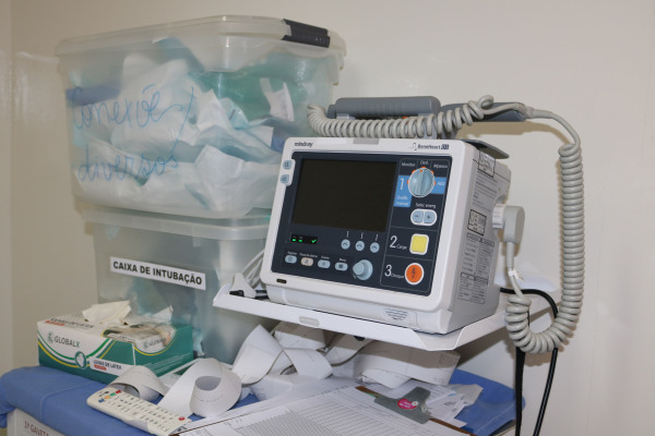 Desfibrilador e Monitor BeneHeart D3_Marca Mindray.JPG